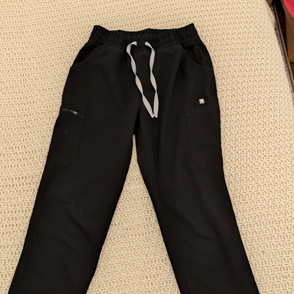 FIGS Black High Waisted Yola Scrub Pants
